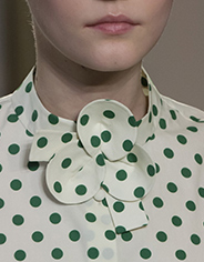 Текстильная брошь оригами из коллекции Delpozo